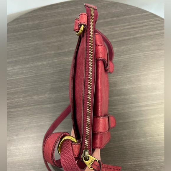 Fossil Red Leather Gold Key Vintage Crossbody Bag Purse - Picture 12 of 12